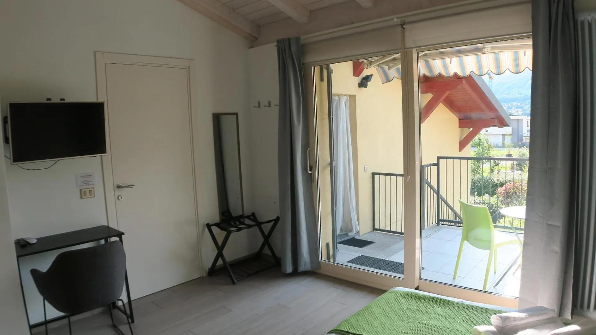 A Nest 4 Family Villa Erba 0*,  Italy
